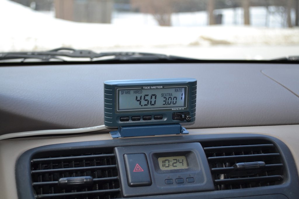 iElectron MT-10 taximeter installed on a car dashboard showing 4.50 fare